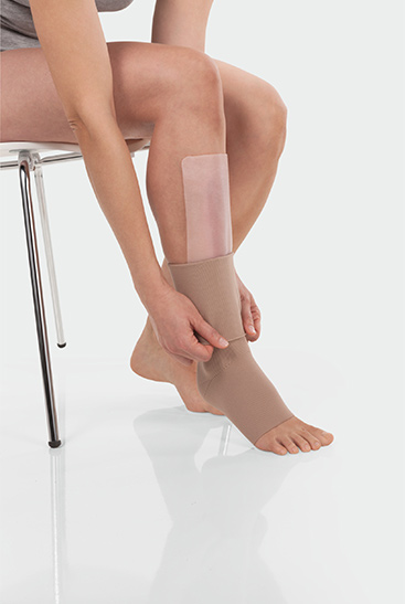 Juzo ScarPad, in combination with compression on the lower leg Juzo ScarPad, in combination with compression on the lower leg