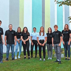 Neue Azubis bei Juzo v. l.: Patrick Willibald, Paul Weisenhorn, Maja Reich, Antonia Sturm, Magdalena Nodlbichler, Lorena Breitsameter, Sabrina Mück, Julian Mayr, Verena Krammer, Maria Heinrich