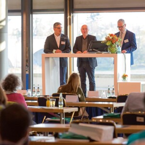 Vortragende von links: Wissenschaftliche Leitung: Univ.- Prof. Dr. med. habil. Adrian Dragu, Dr. med. Bernd Hartmann und Univ.-Prof. Dr. med. Frank Siemers